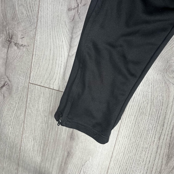 Adidas tracksuit bottoms - Picture 2 of 3